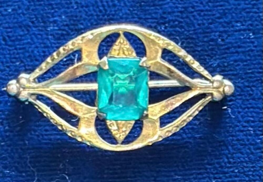 Vintage Gold Tone Filagree Brooch Emerald Cut Gemstone 1.25" x .75"